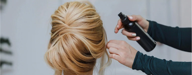 Styling et coiffage de chignon